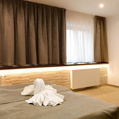 Restaurace A Penzion Pod Hradem Hotel Zlín Екстериор снимка