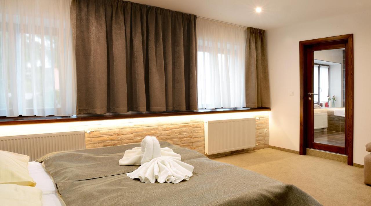 Restaurace A Penzion Pod Hradem Hotel Zlín Екстериор снимка