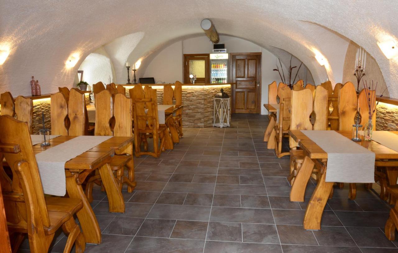 Restaurace A Penzion Pod Hradem Hotel Zlín Екстериор снимка