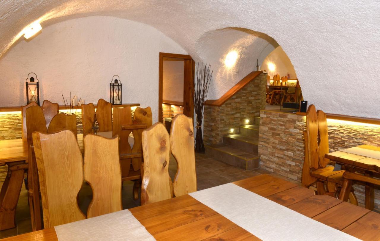 Restaurace A Penzion Pod Hradem Hotel Zlín Екстериор снимка